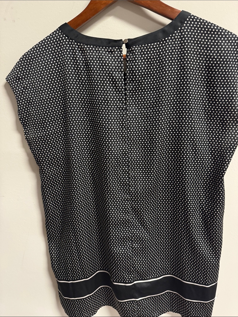 Tommy Hilfiger Black and White Polka Dot Cap-Sleeve Blouse - Picture 3 of 5